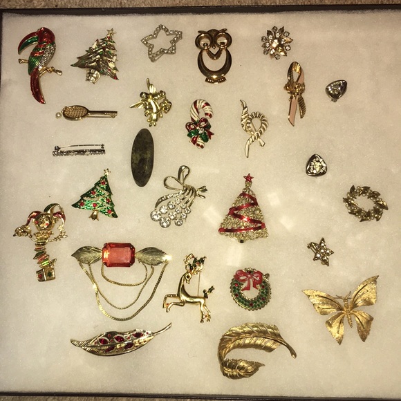 Jewelry - Bundle of 26 Vintage Pins / Brooches